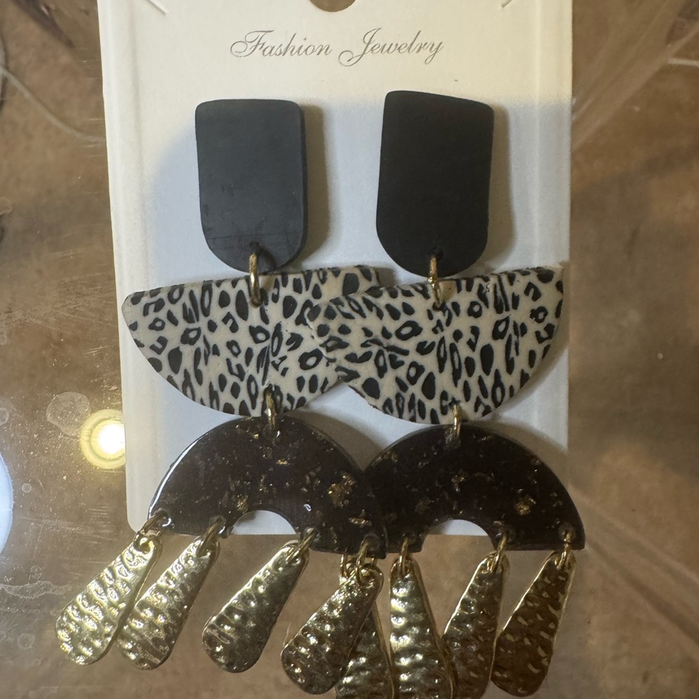 Black and Gold Fashion Earrings